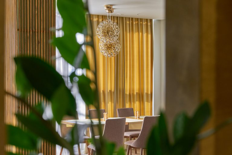 LOUNGE BAR